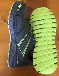 Casual (Running) shoe Men (Size 7W) (New)