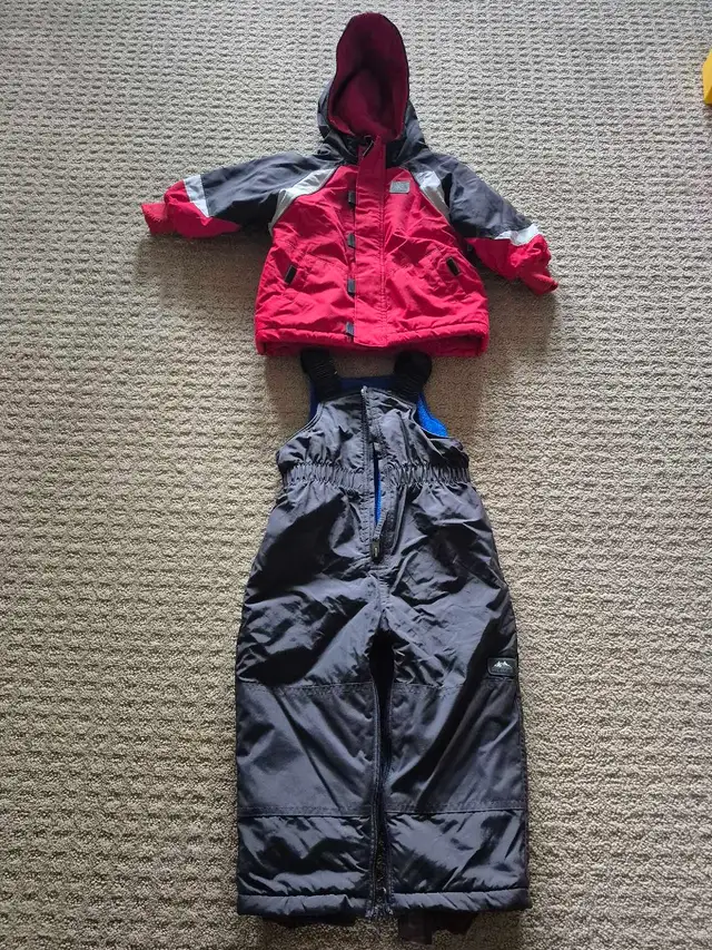 Kids winter jacket and snow pants in Kids & Youth in Edmonton - Image 6