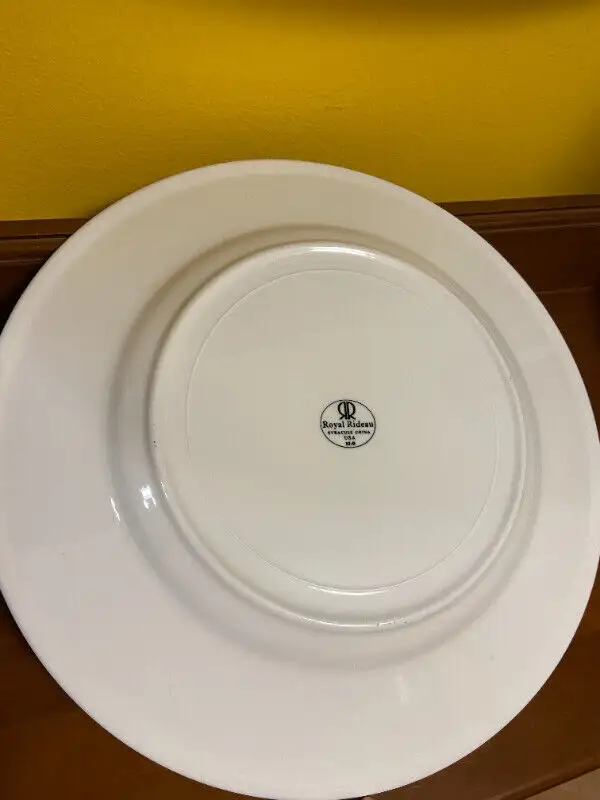 2001 Service Plate from the 5-star Beaver Club Restaurant in Arts & Collectibles in Oshawa / Durham Region - Image 7