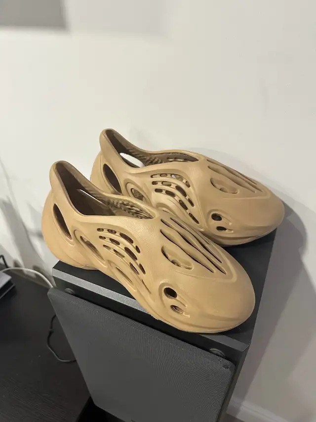 Yeezy foam runner  in Ontario in Canada - Image 3