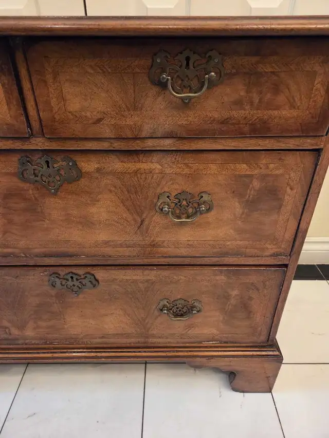 Early 18th Century Walnut Chest of Drawers in Hutches & Display Cabinets in City of Toronto - Image 11