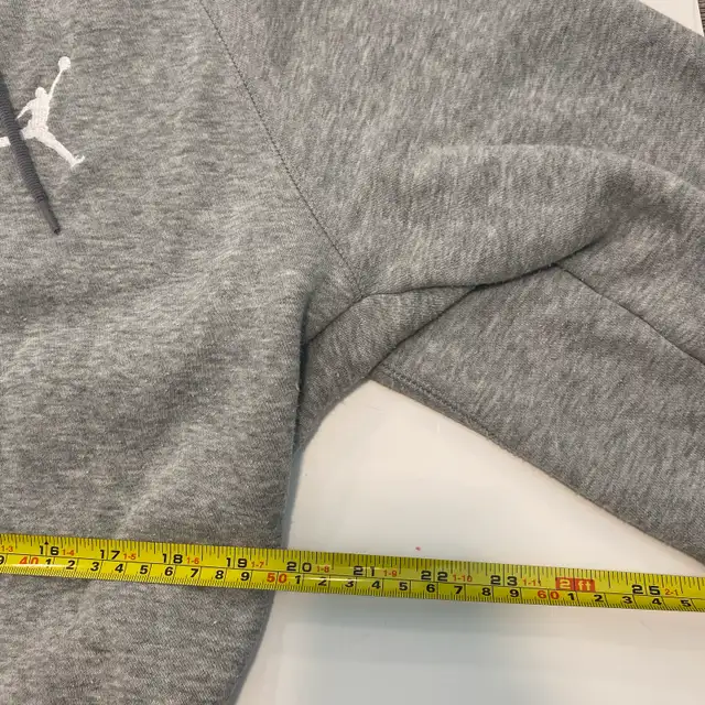 Air Jordan sweatershirt men’s size xlarge hoodie in Men's in Kingston - Image 5