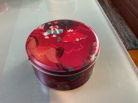 Collectable Christmas gift tin