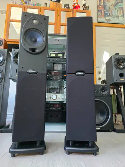 A pair Polk Audio RT600i Floorstanding Tower Speakers for Sale., View more