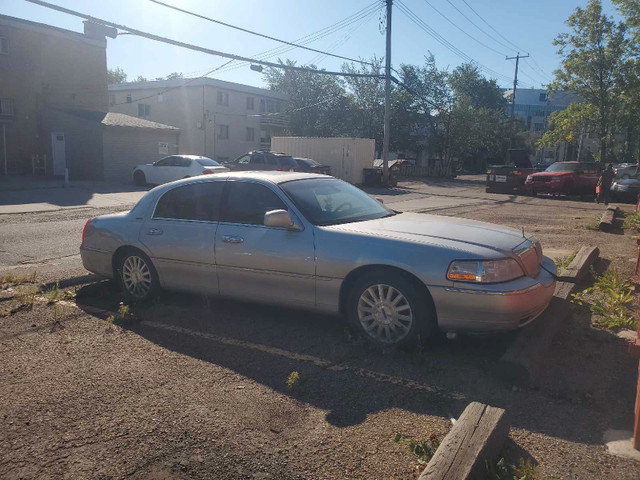 2003 Lincoln town car in Cars & Trucks in Edmonton - Image 2