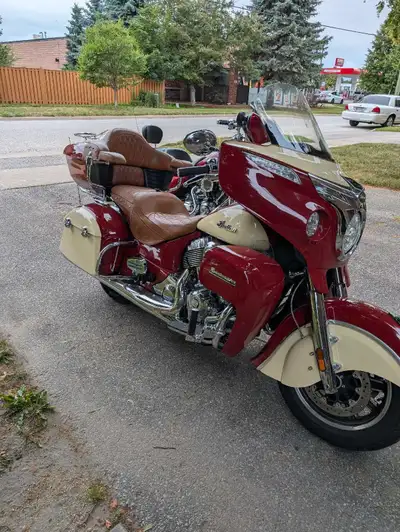 2015 Roadmaster in excellent condition and just under 24000 km loaded with heated seats front and re...