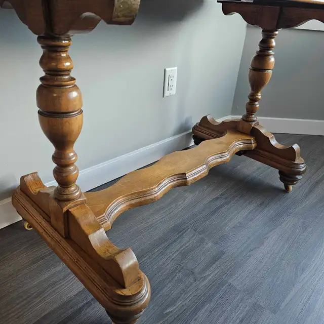 Vintage Expandable Dining Table-Console Size When Closed  in Dining Tables & Sets in Edmonton - Image 4