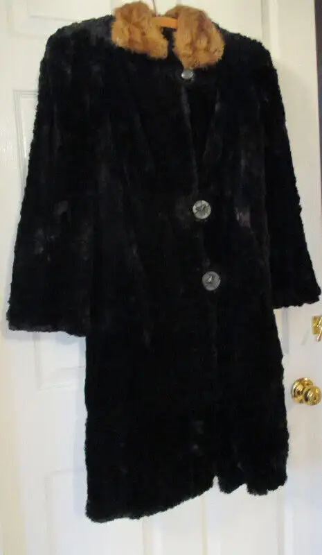 Fur Coat Women’s Vintage  Early 1940’s in Women's - Tops & Outerwear in Oshawa / Durham Region - Image 2
