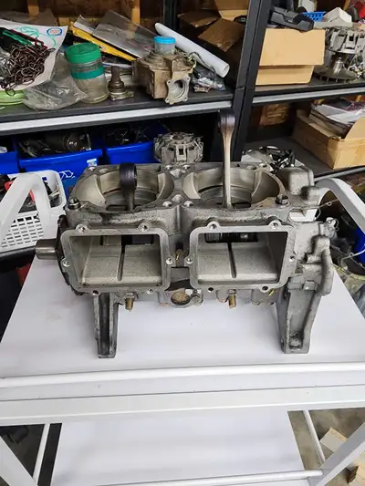 Polaris axys 2017 800cc engine motor bottom. I can ship. Je parle français aussi.