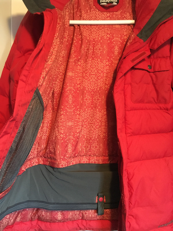 Manteau d’hiver pour femme small  Patagonia de garde qualité dans Femmes - Hauts et vêtements d'extérieur  à Drummondville - Image 3