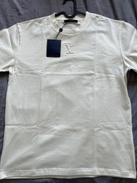 Brand New Size M - Louis Vuitton Embossed LV T Shirt - White
