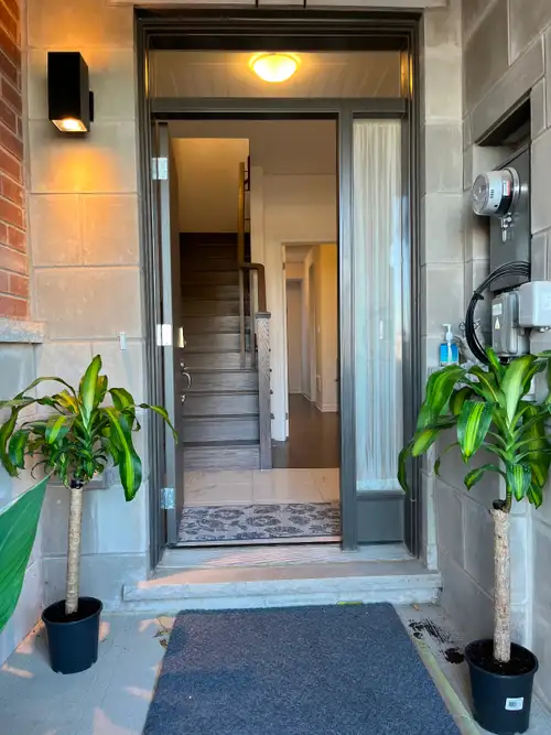 Beautiful room in a sparkling new house for female professional. Private washroom - and all utilitie...