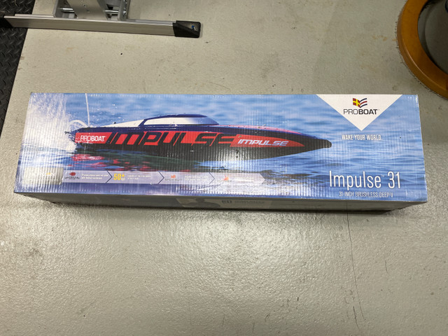 RC Control Boat ProBoat Impulse 31 in Hobbies & Crafts in Winnipeg