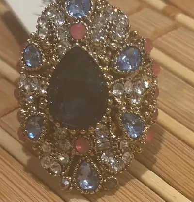 Jolie bague neuve (jamais portée) – Beautiful new ring, View more