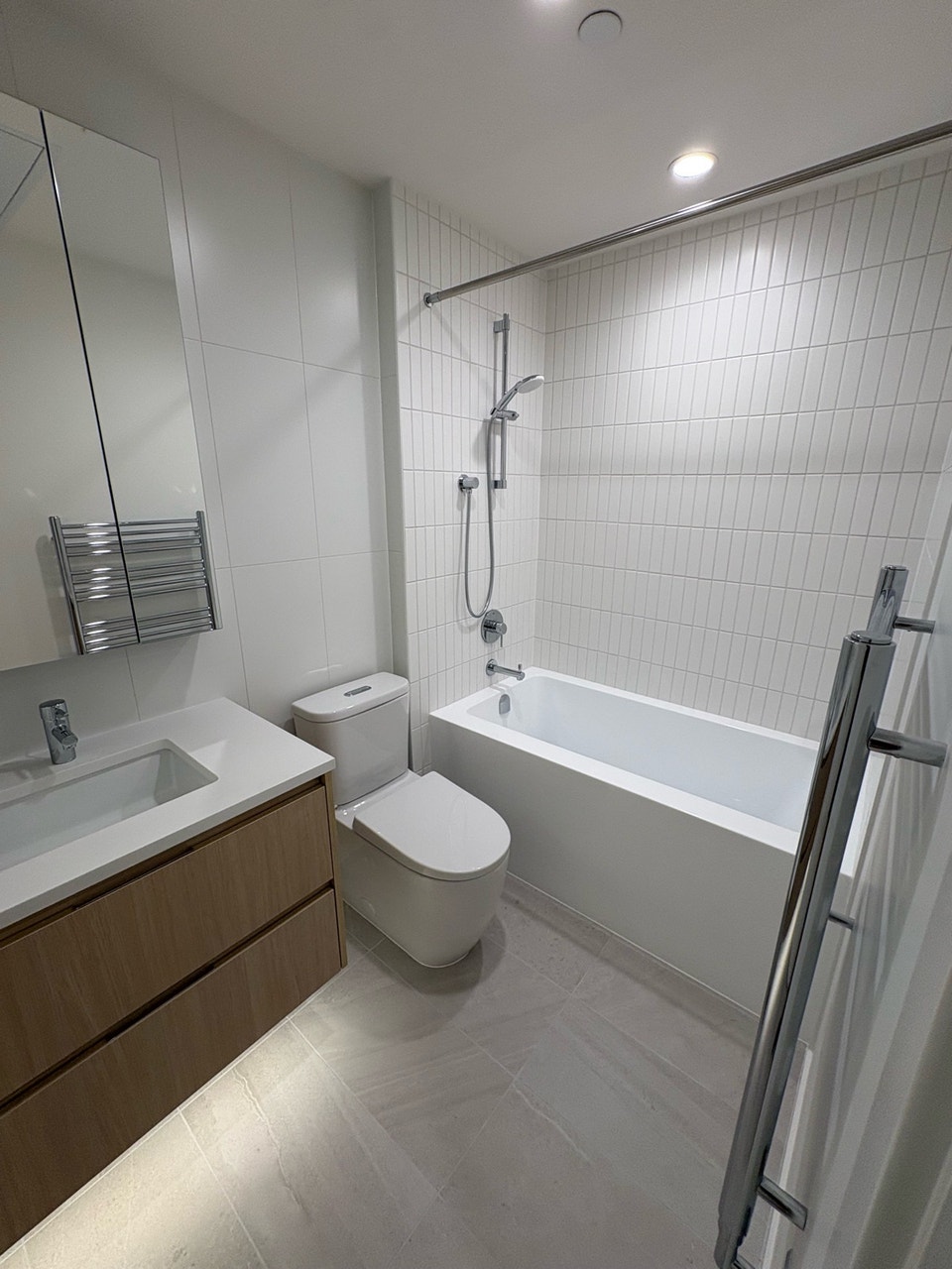 Brand new 1 Bed + Den 3