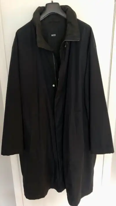 Designer Hugo BOSS Climax trench coat, men’s size 54 (XXL) Made in Portugal. (Navy Blue) In excellen...