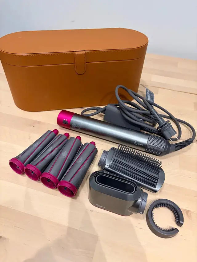 Dyson Airwrap Complete Hair Styler (Model HS01) with Case in General Electronics in Markham / York Region - Image 4