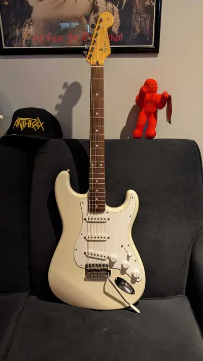 Squier Stratocaster Wayne's world Ed.1992 vintage , View more