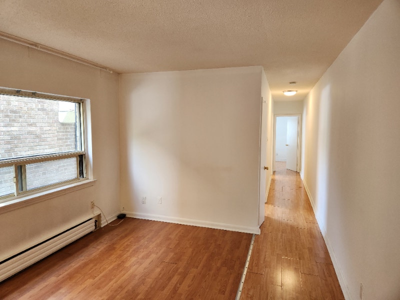 Bright 2 bdrm apt, right by the lake in Etobicoke Long Term Rentals