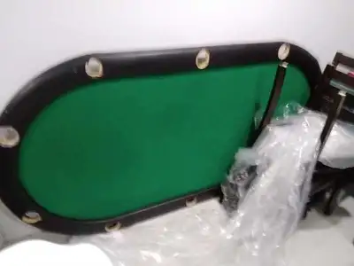 Green felt. Seats 12 Looking for a quick sale. Submit best offer. Need it gone. Thx