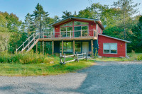 3bd, 2ba, peaceful secluded chalet 5 min to St. Sauveur village!