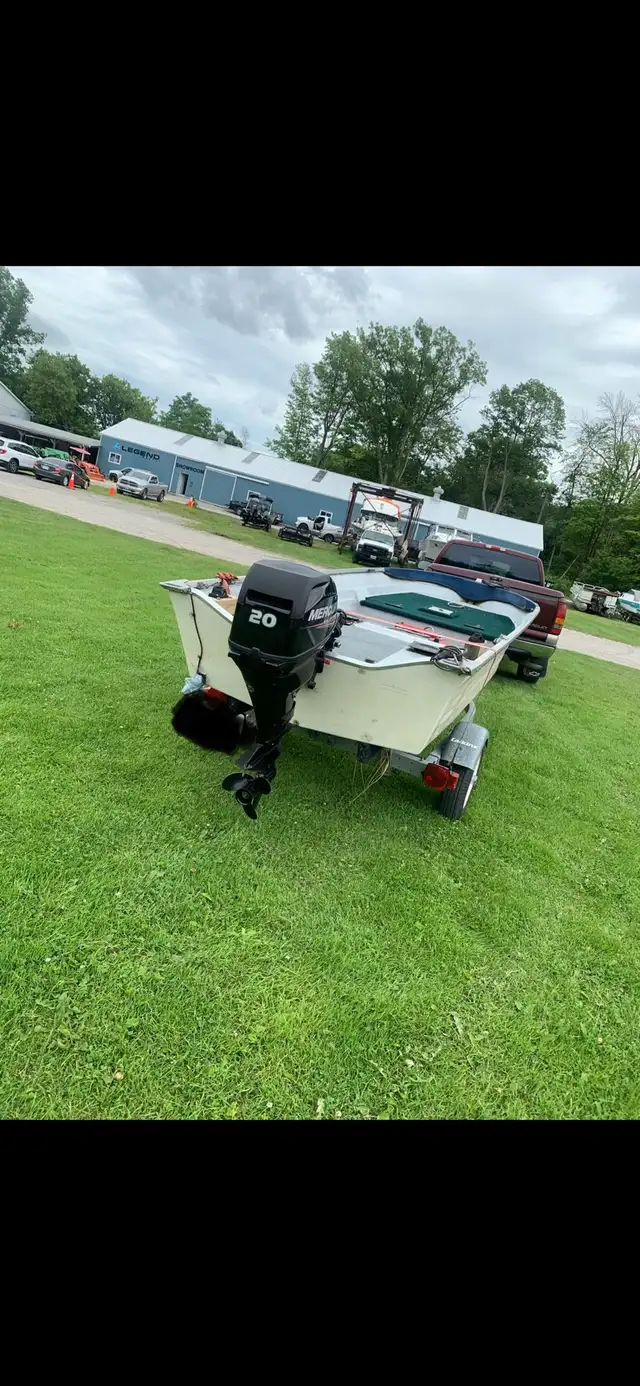 14 foot fishing boat with 20HP motor and trailer in Powerboats & Motorboats in Kawartha Lakes - Image 3