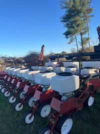 White 5100 planter