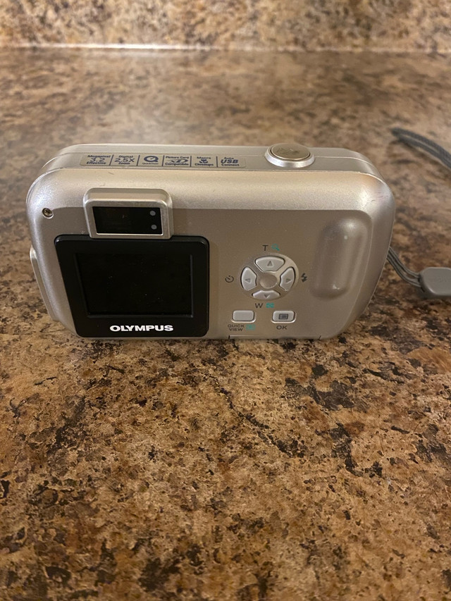 Olympus D-395 3MP Digital Camera in Cameras & Camcorders in Ottawa - Image 4