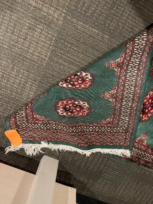 PURE WOOL RUNNER RED &GREEN in Rugs, Carpets & Runners in Ottawa - Image 9