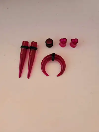 Spice up your body modification collection with this lot of used pink body jewelry! This set include...