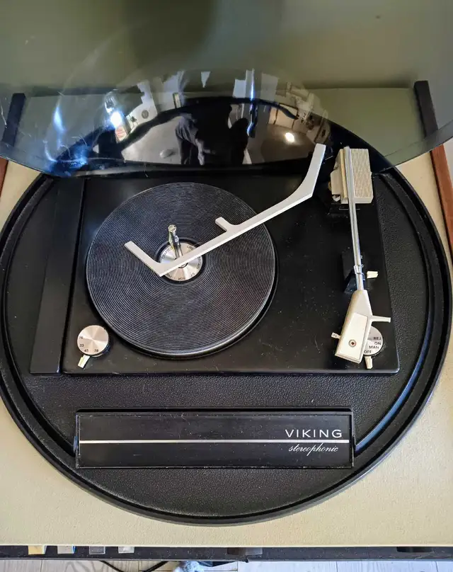 Vintage 1971 Viking  Space Age Stereo in General Electronics in Trenton - Image 4