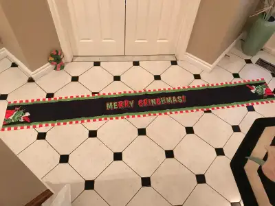 This holiday Linen is 9 feet long,it can be used to decorate a Christmas table or used like a banner...