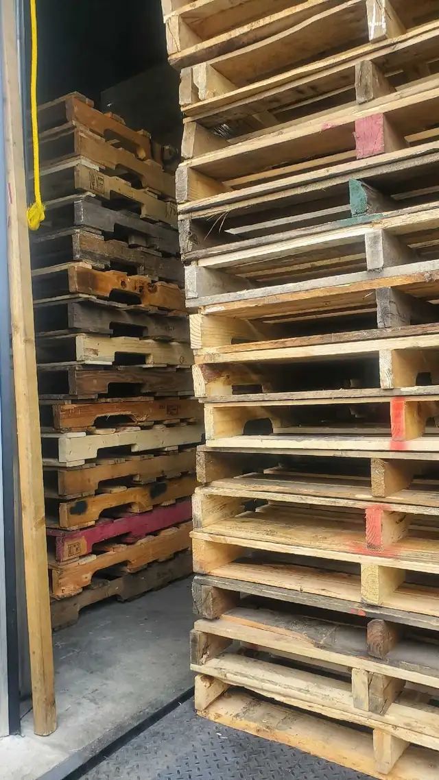 Pallet Delivery $8 each #2s call/text 647-656-1009