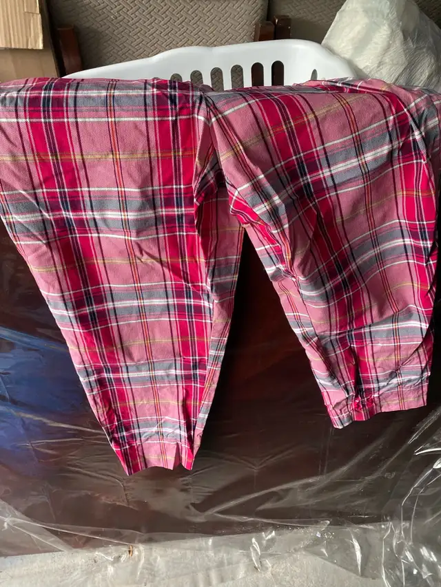 Ashley Stewart Capris Size 18 in Women's - Bottoms in Mississauga / Peel Region - Image 2