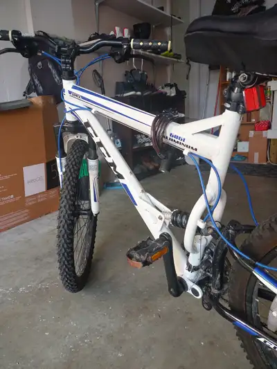CCM APEX 6061 Aluminum Mountain Bike, used fairly, needs a little tune. Disk breaks, komp suspension...