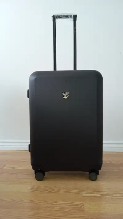I am selling brand new 1 pc luggage for sale asking $ 100. Its a Canadian Brand. Color Black Size 24...