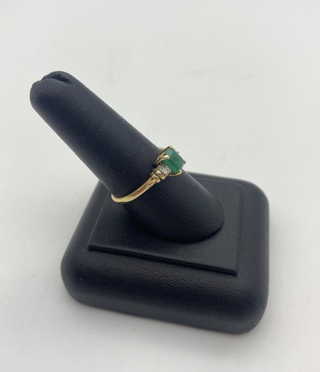 14 Karat Yellow Gold 2.7gms Green Stone w Diamonds Ring $185 in Jewellery & Watches in Mississauga / Peel Region - Image 2