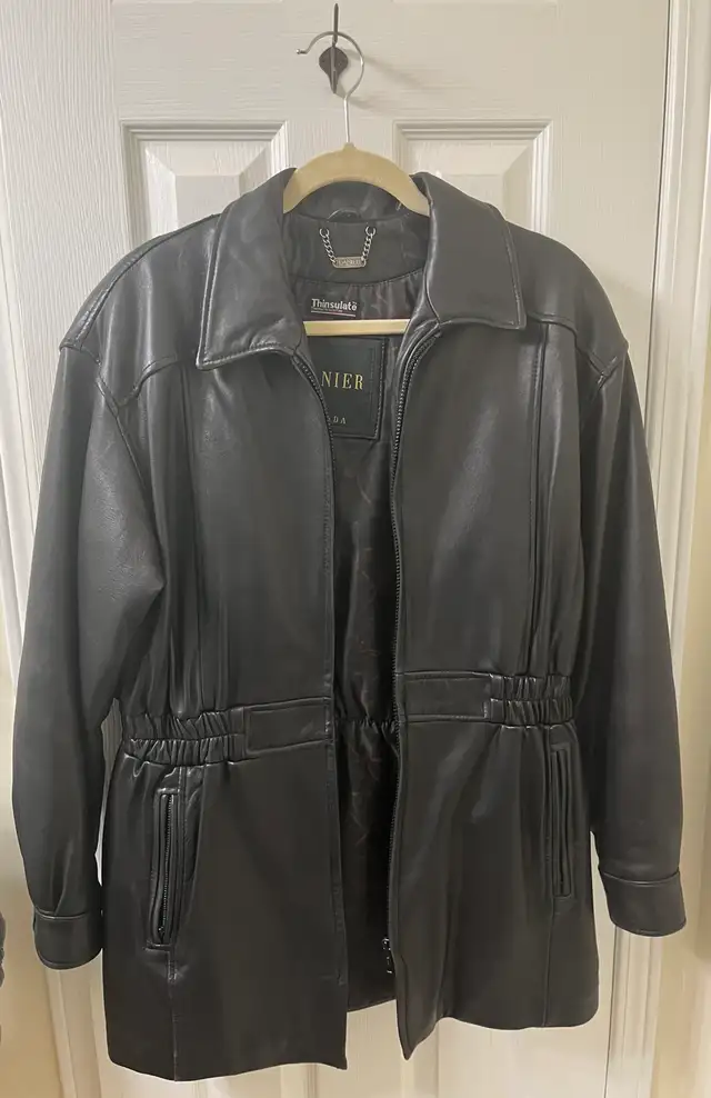 Vintage Danier Women’s Black Leather Jacket in Women's - Tops & Outerwear in Mississauga / Peel Region - Image 3