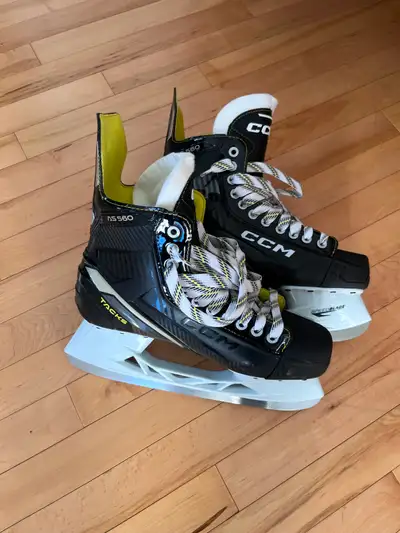 Ice skates / Patins à hockey CCM AS590 neuf, View more