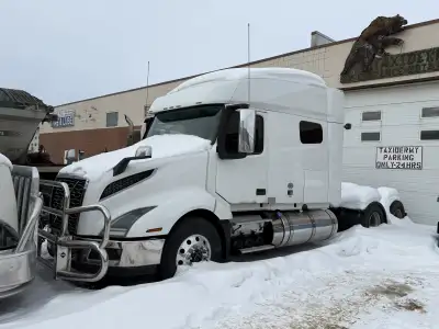 2020 VOLVO VNL 740 D13 500 HP 1850 612234 km Eligible for Volvo extended warranty Two years or 400K...