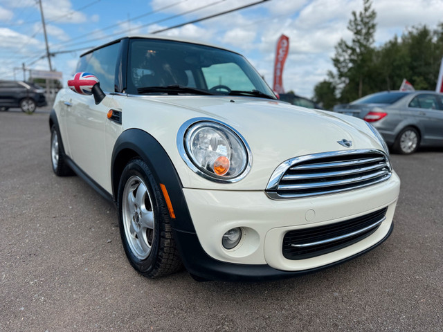 MINI COOPER 2011 CUIR AUTOMATIQUE AIR  dans Autos et camions  à Laurentides - Image 4