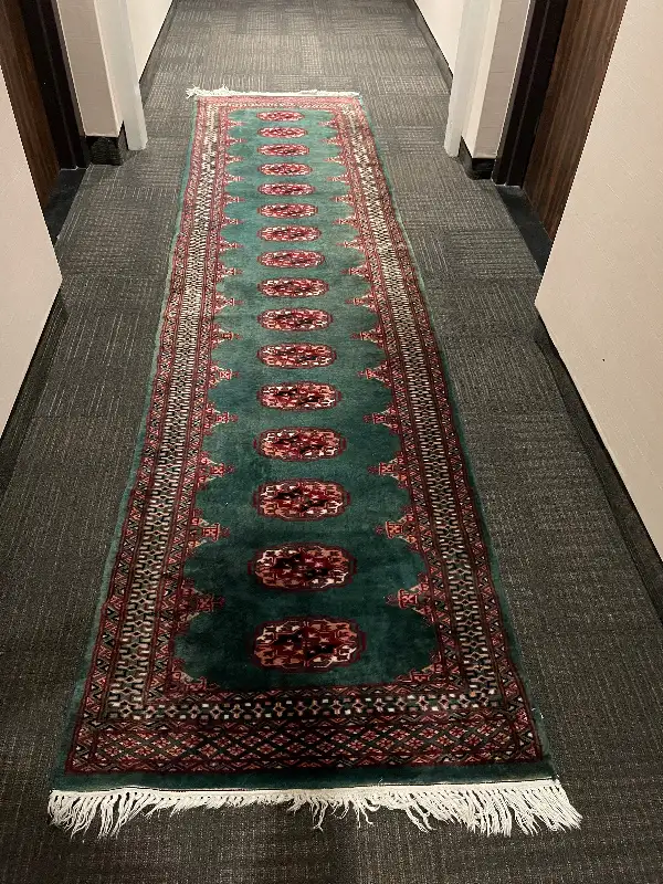 PURE WOOL RUNNER RED &GREEN in Rugs, Carpets & Runners in Ottawa - Image 3