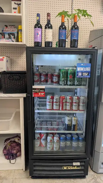 True GDM-10PT-LD Refrigerated Merchandiser - CAD $1050 OBO, View more