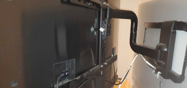 65" 4K Samsung smart TV and Samsung sound bar  in TVs in Trenton - Image 3