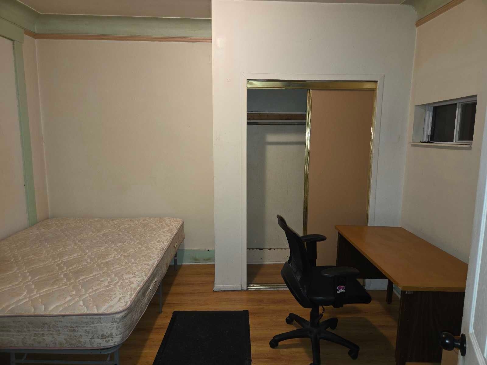 Furnished room for rent in NDG — photo 1