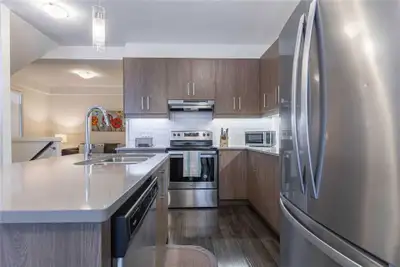 2BR+3WR+2Parkings- Modern End Unit - From September 1st