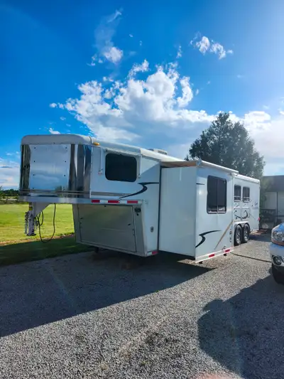 2007 Bison Alumasport 2007 BISON ALUMA SPORT 831 Always stored inside 1 owner Stainless steel front...