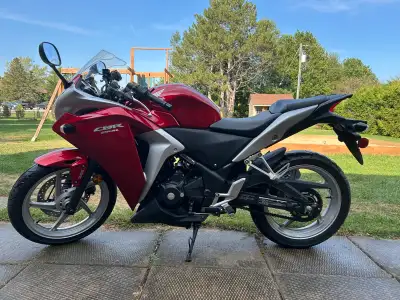 Selling my Honda CBR250R ABS (2012) in great condition. Only 11,983 km ABS braking system for added...