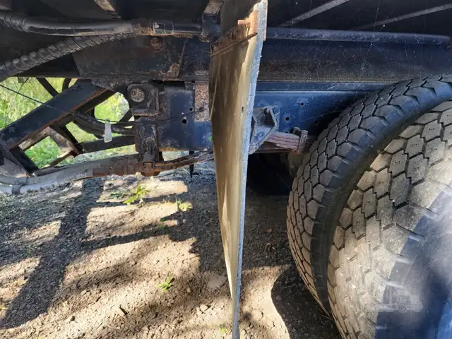 2003 International 4300 in Heavy Trucks in Hamilton - Image 9