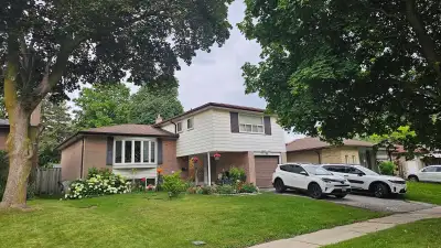 ** Fully Furnished Rooms for Rent in a Beautiful ,quiet Suburban Home.FEMALES only.** 4mins/300m wal...